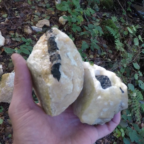 Quartz tourmaline fraichement trouv dans le Puy de Dme